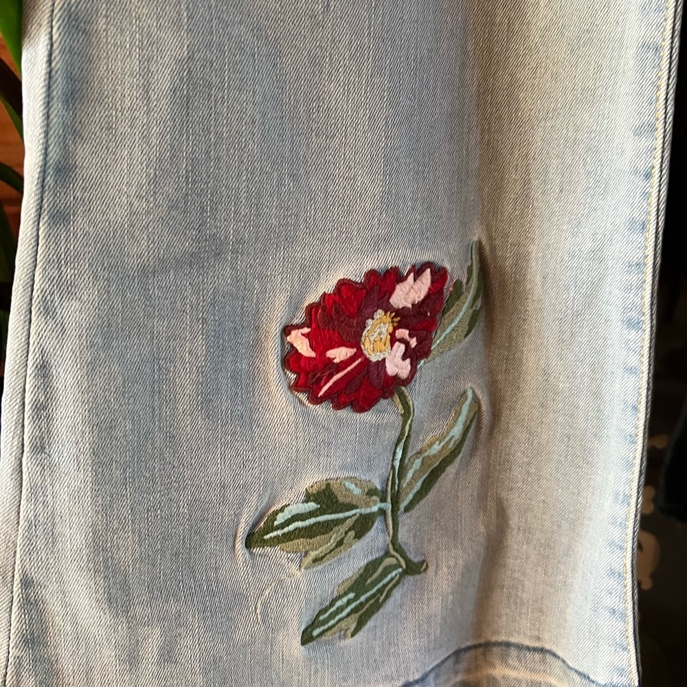 Spring cleaning on my closet guys , Here’s a beautiful Jeans for you.